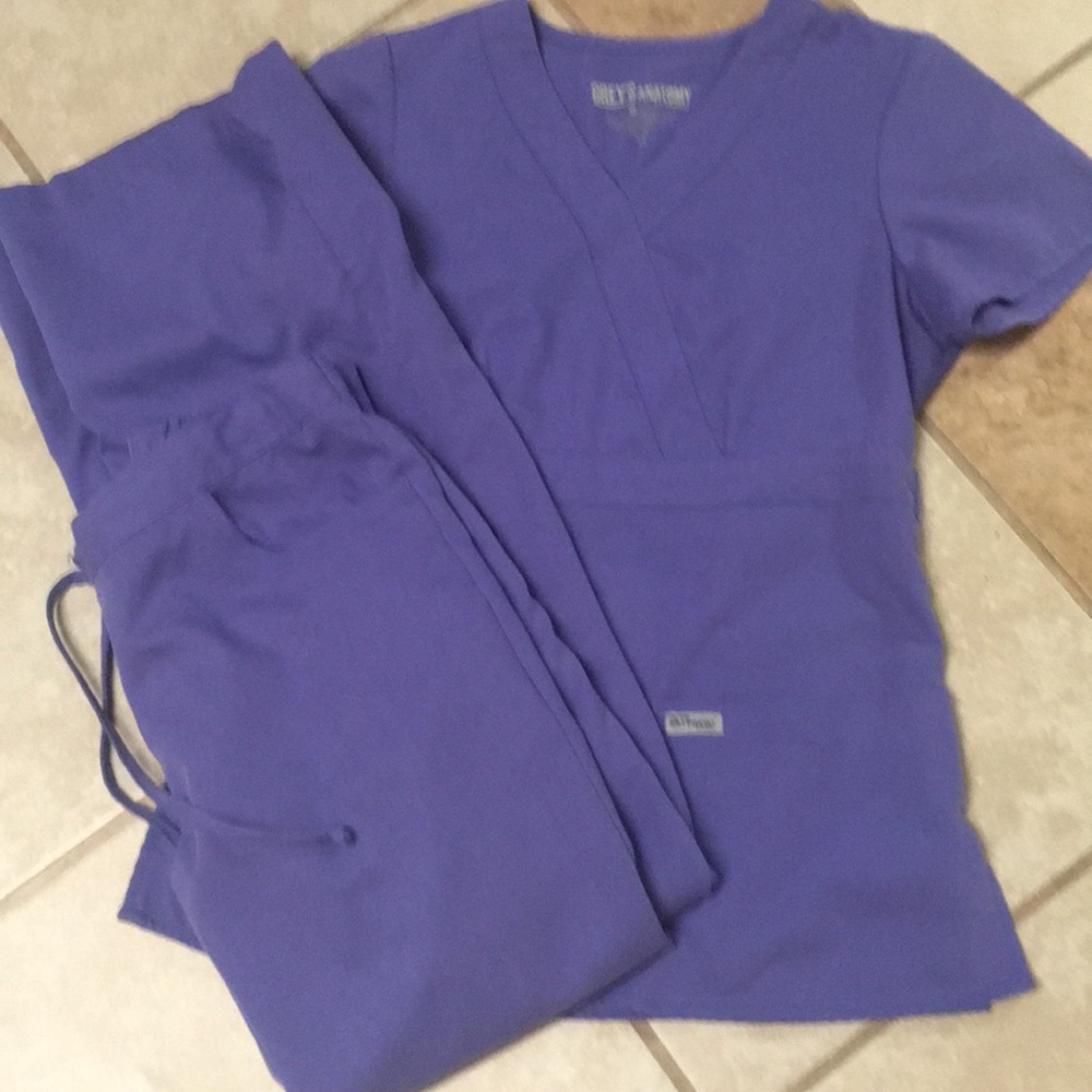 SOLD!!💜Grey's Anatomy Scrub Set Xs